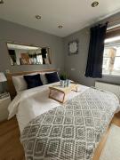 Amazing EN-SUITE Apartment in Finchley Central Amazing EN-SUITE Apartment in Finchley Central