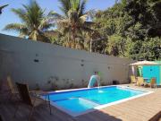 Linda casa com piscina a 5 minutos a pé da praia