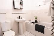 Manchester City Centre Apartment, Free Parking, Sleeps 6, Smart TVs, Long Term Disc
