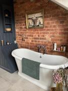 Stylish Two Large Double Bedroom House in Central Harrogate with on street parking