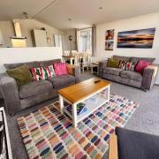 Willows Lakeside Lodge With Hot Tub & Hi-Speed Wifi