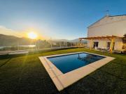 Nueva Espectacular casa junto al Embalse de La Viñuela Vistas al lago y Montaña
