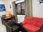 Apto confortável, Praia das Astúrias 5 min a pé, garagem, 2 quarto ar, suíte, wi-fi