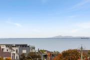 Penthouse in Sandringham with panoramic bay views