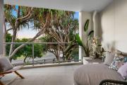 Villa Two Coolum, opposite beach, 4 pools