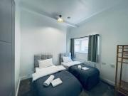 4 BEDS, Ensuites, WiFi, Parking