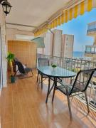 Apartamento con terraza y parking en primera línea