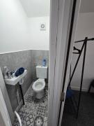 The Grand four bed getaway- Sleeps 9-free on street parking