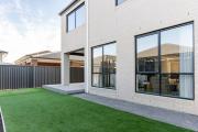 Room in a Modern Home in keysborough