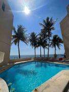 Beautiful Beachfront Apartment with Pool Relaxing Getaway