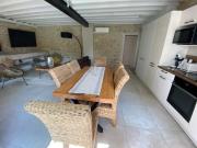 Maison chaleureuse avec piscine et aire de jeux