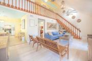 100 percent Private, Tiki-Bar, 250steps to Beach and Village!