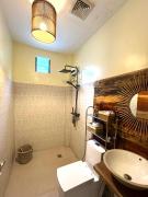 Cozy Bungalow Isa with AC and Generator in General Luna