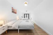 Spacious Sleep 14 - 1 min from Tooting Station MR3 Spacious Sleep 14 - 1 min from Tooting Station MR3