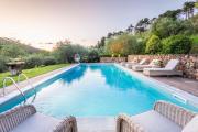 Citrus Charm Farmhouse, a Country Villa with Pool