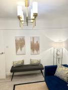 Modern 2 bed near mall and parking