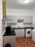 HIVESTAYS Free Wi-Fi, Smart TV, Parking, Tea &Coffee