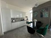 Elegant 2 bedroom apt Sinpas queen gym pools