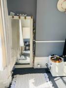 Entire apartment castle view - 10 mins from reading station town centre