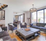 House for 18 people with cinema Place Morny