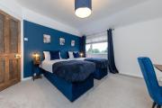 Whole 3 Bedroom House - 2 Free Parking