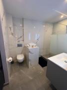 Newly renovated spacious apartment in Montorgeuil area