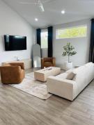 Luxury Combined Homes - Downtown Access - Balcony