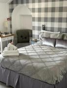Top Lowestoft