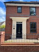 Cozy 3 Bed - Prime Location