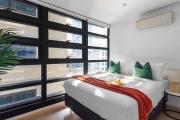 2BR Apt Next to Melbourne Central with City Views