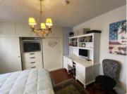 Stay in Beverly Hills -room for 1 female -walk to shopping and restaurants