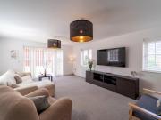 Whitelands Way Large Family Home 8 plus 2 near Bicester Village - Pass the Keys