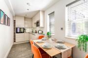 Cozy Kingfisher - 2-Bed Bungalow in Brighton near the Beach With Free WiFi & Terrace by Kozmo Properties