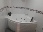 Hermoso apartamento de tres dormitorios con jacuzzi