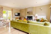 Spacious Country Cottage Sleeps 7, Air Con, Fire Pit & Dog Friendly close to Bath