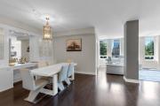 1560 sqft Elegant Condo at Downtown Hi-End Shopping & Dining Area - CN Tower View, Bidet, LockBox