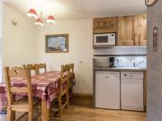 Appartement à proximité des pistes avec cuisine équipée, terrasse exposée SUD-OUEST - FR-1-356-447