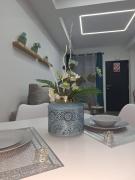 Alba Home , junto al estadio fútbol y Ribera