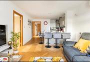 Stunning 2 bedrooms, 2 bathrooms flat.