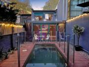 Country in City Darling Harbour Retreat Pool