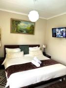 17 Byvanger Luxury Home Deluxe King Suite Room 3