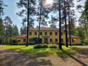 Majoitus jaetuissa huoneissa sisältäen ruokailut