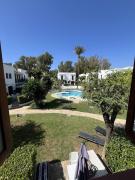 Estepona - Playa - 2 dormitorios con jardín y acceso directo a la piscina Is15