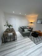 Luxury 3 Bed House - 10 min walk from Dartford Town Centre - Fully Refurbished