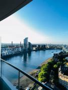 Luxury Sea View Two Bed Penthouse in Battersea