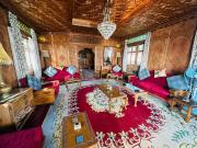 Maharaja palace houseboat