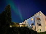 HB HolidayHomes - The Aurora Garden