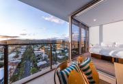 Modern APT in Toowong with Mountain View