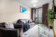 City Centre - Chinatown - Apartment - Balcony - Secure Parking - Fast WIFI - 39A