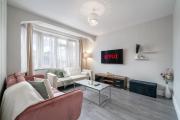 Lux 3BED Near Wembley With Parking By Oceana Group - Sleeps 8 Lux 3BED Near Wembley With Parking By Oceana Group - Sleeps 8